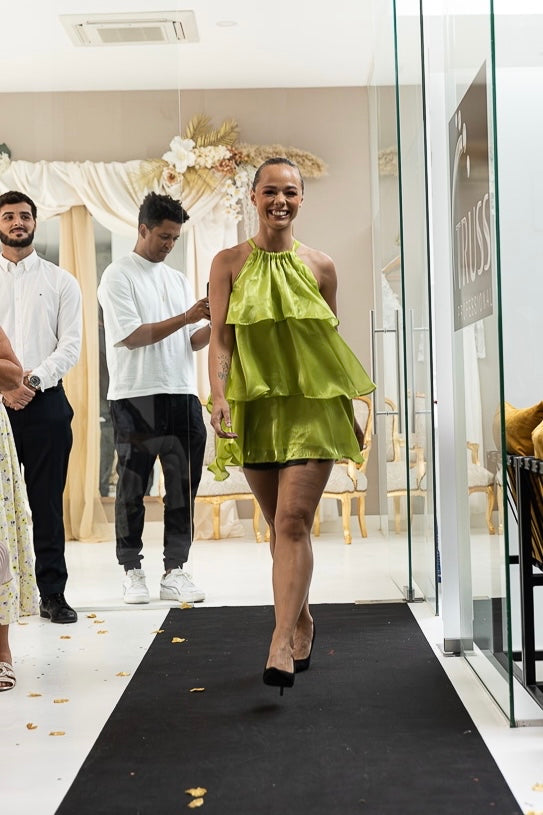 Blusa verde lima com folhos