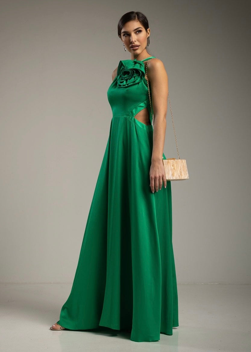 Vestido longo verde com abertura lateral e detalhe flor