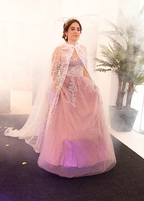 Vestido rosa com corpete de princesa